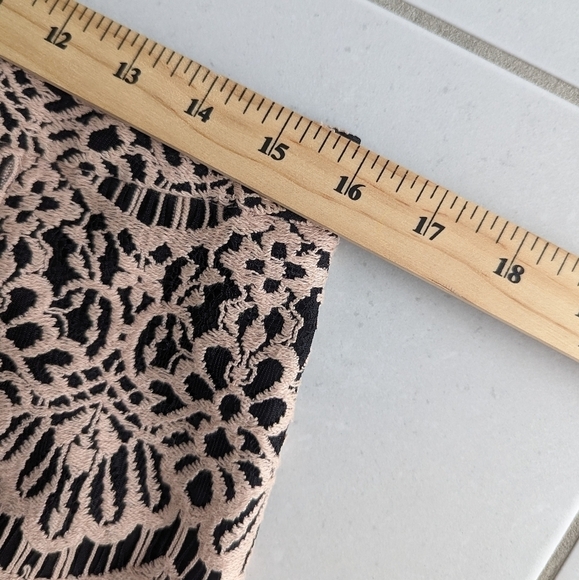 Blush pink lace skirt lined size 10 - Picture 4 of 9